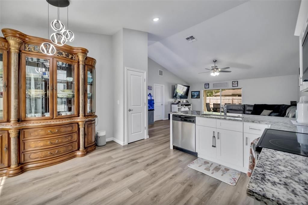 For Sale: $349,900 (4 beds, 2 baths, 1644 Square Feet)