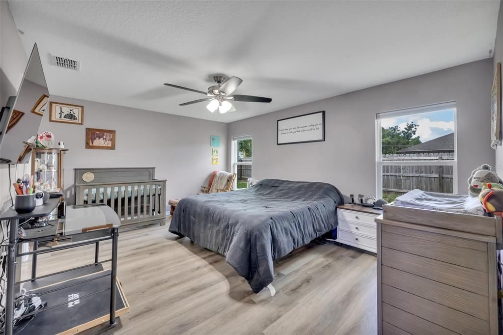 For Sale: $349,900 (4 beds, 2 baths, 1644 Square Feet)
