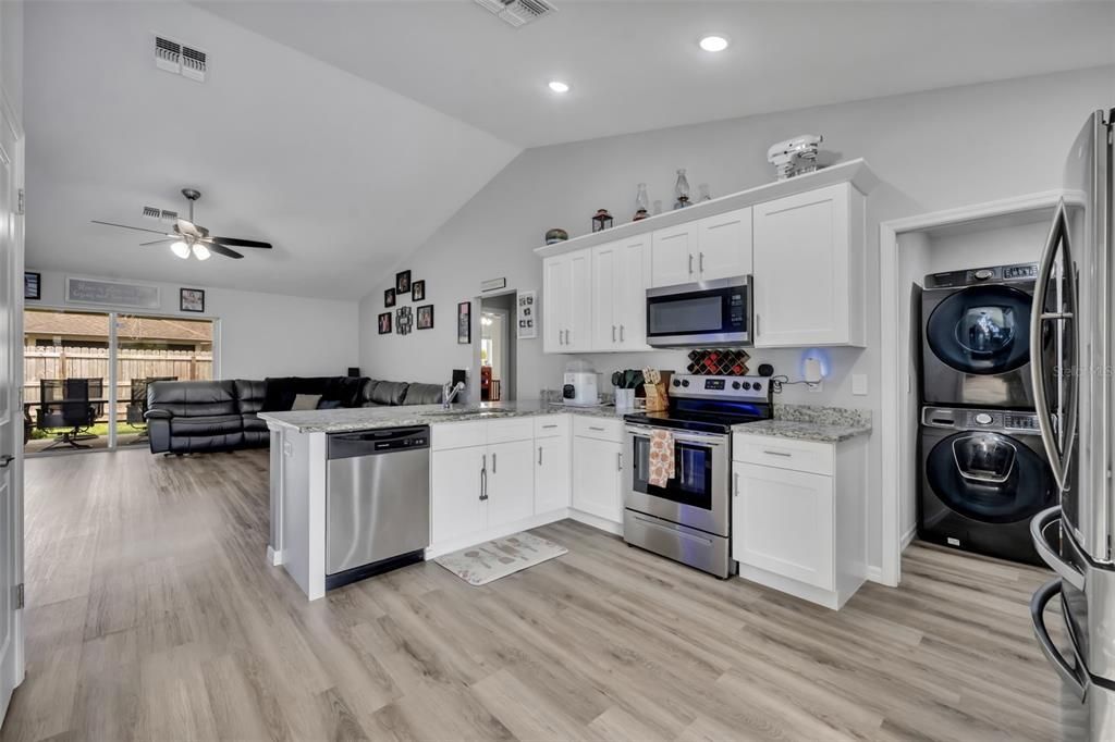 For Sale: $349,900 (4 beds, 2 baths, 1644 Square Feet)