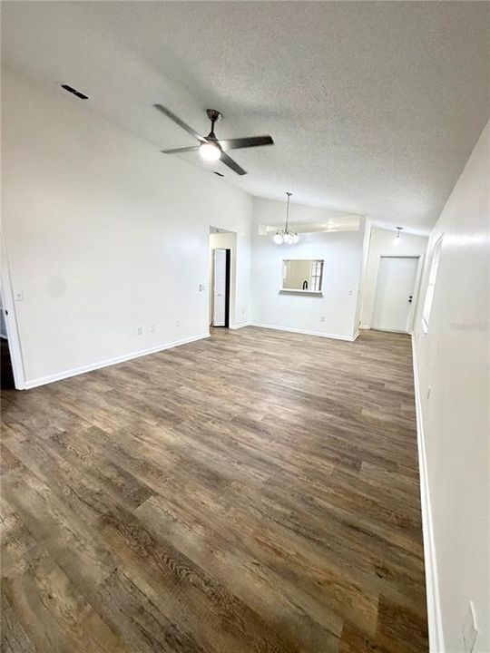 В аренду: $2,400 (3 спален, 2 ванн, 1249 Квадратных фут)