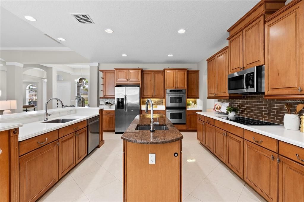 Activo con contrato: $750,000 (5 camas, 4 baños, 3542 Pies cuadrados)
