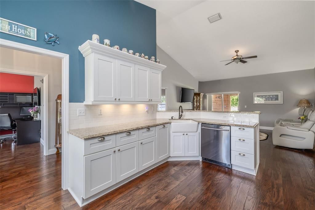 For Sale: $379,900 (3 beds, 2 baths, 1607 Square Feet)