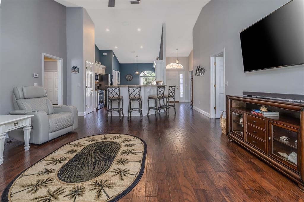 For Sale: $379,900 (3 beds, 2 baths, 1607 Square Feet)