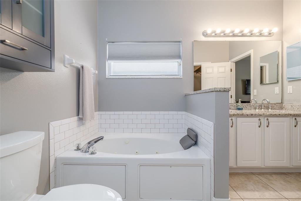 For Sale: $379,900 (3 beds, 2 baths, 1607 Square Feet)