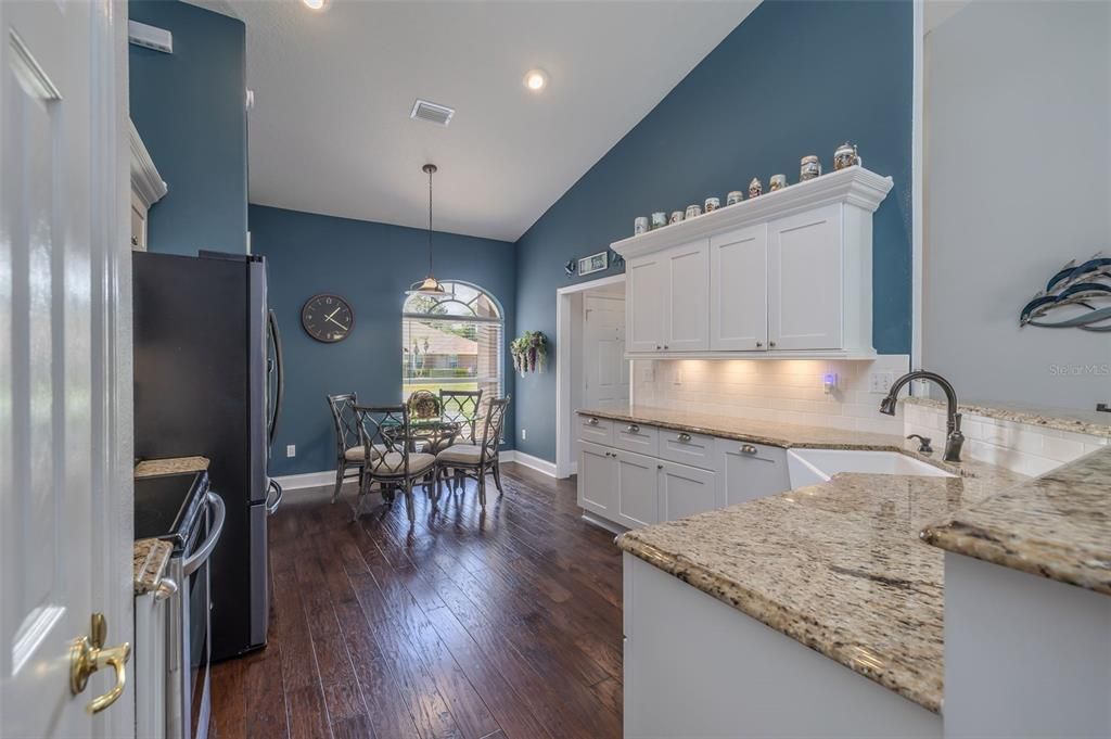 For Sale: $379,900 (3 beds, 2 baths, 1607 Square Feet)