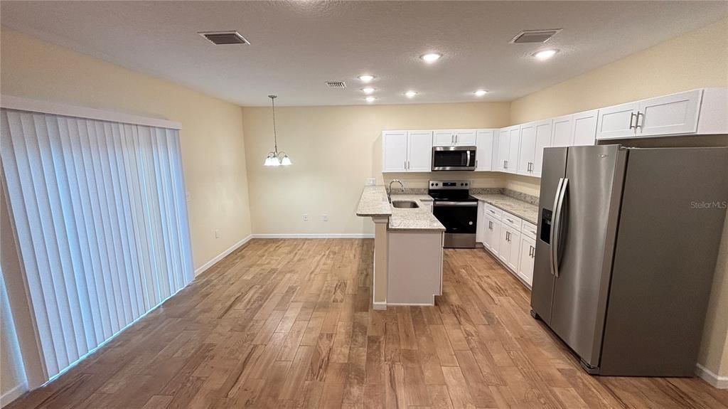 В аренду: $1,695 (3 спален, 3 ванн, 1428 Квадратных фут)