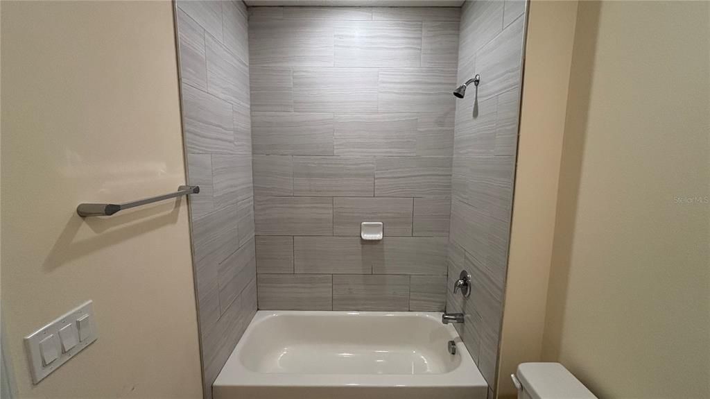 В аренду: $1,695 (3 спален, 3 ванн, 1428 Квадратных фут)