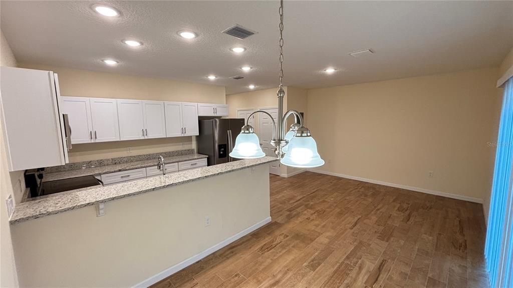 В аренду: $1,695 (3 спален, 3 ванн, 1428 Квадратных фут)