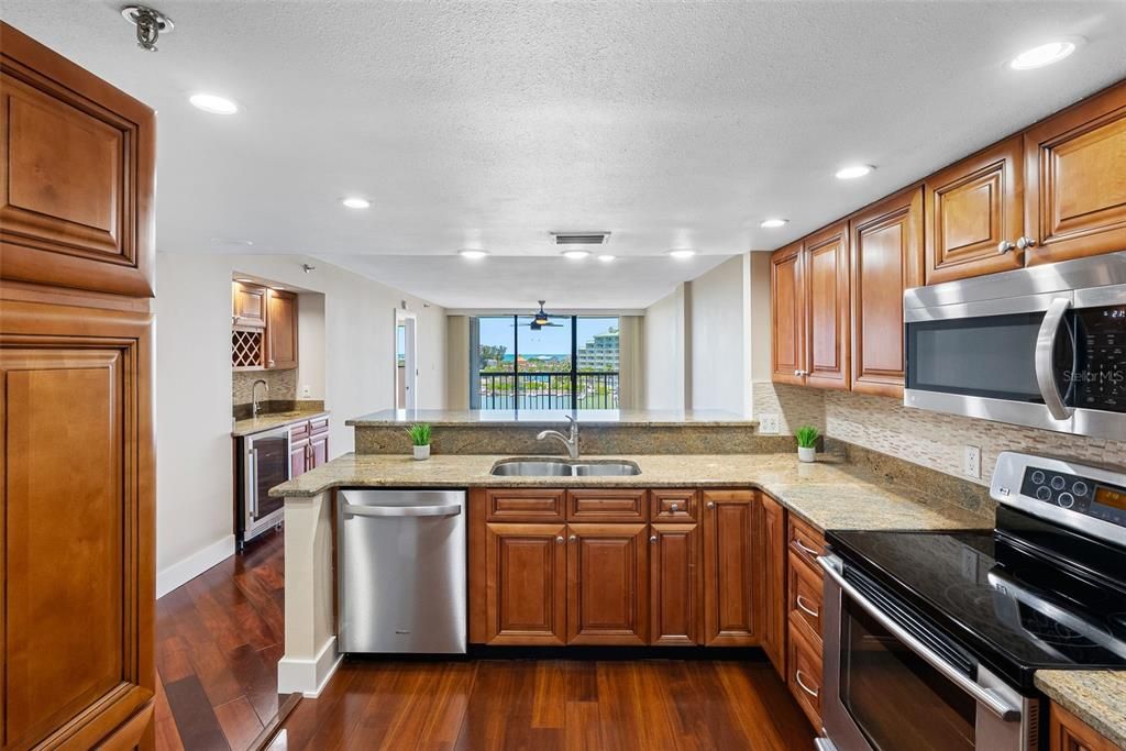Active With Contract: $345,000 (2 beds, 2 baths, 1225 Square Feet)