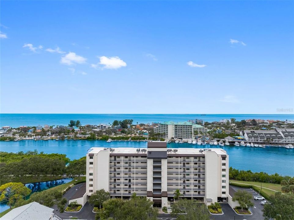 Active With Contract: $345,000 (2 beds, 2 baths, 1225 Square Feet)