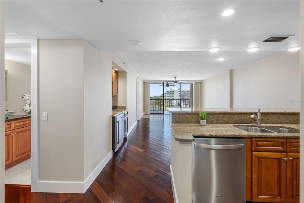 Active With Contract: $345,000 (2 beds, 2 baths, 1225 Square Feet)