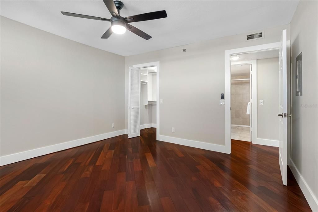 Active With Contract: $345,000 (2 beds, 2 baths, 1225 Square Feet)
