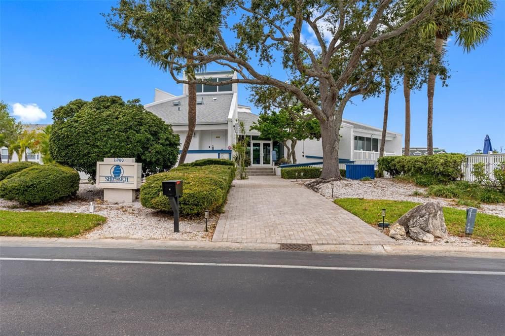 Active With Contract: $345,000 (2 beds, 2 baths, 1225 Square Feet)