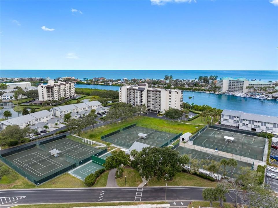 Active With Contract: $345,000 (2 beds, 2 baths, 1225 Square Feet)