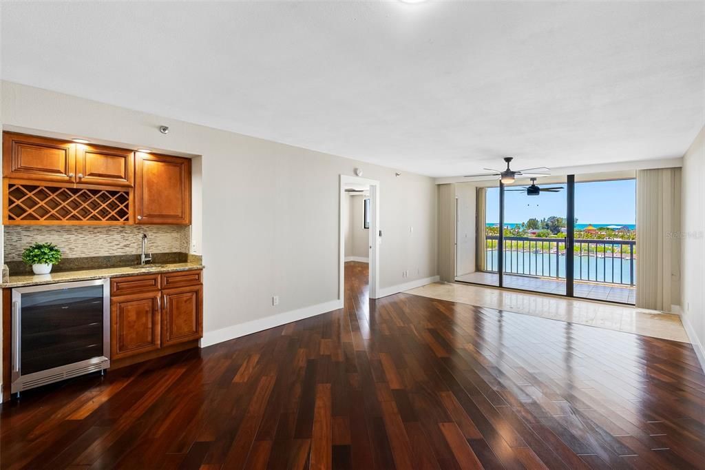 Active With Contract: $345,000 (2 beds, 2 baths, 1225 Square Feet)