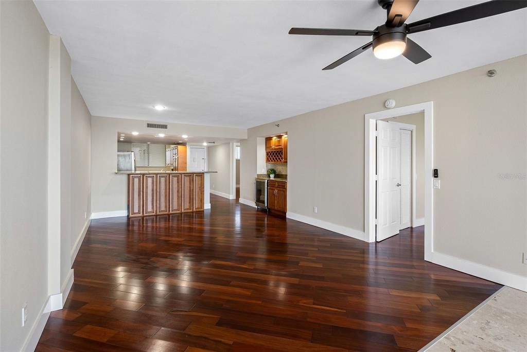 Active With Contract: $345,000 (2 beds, 2 baths, 1225 Square Feet)