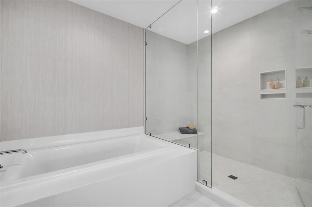 For Sale: $3,250,000 (3 beds, 4 baths, 2712 Square Feet)