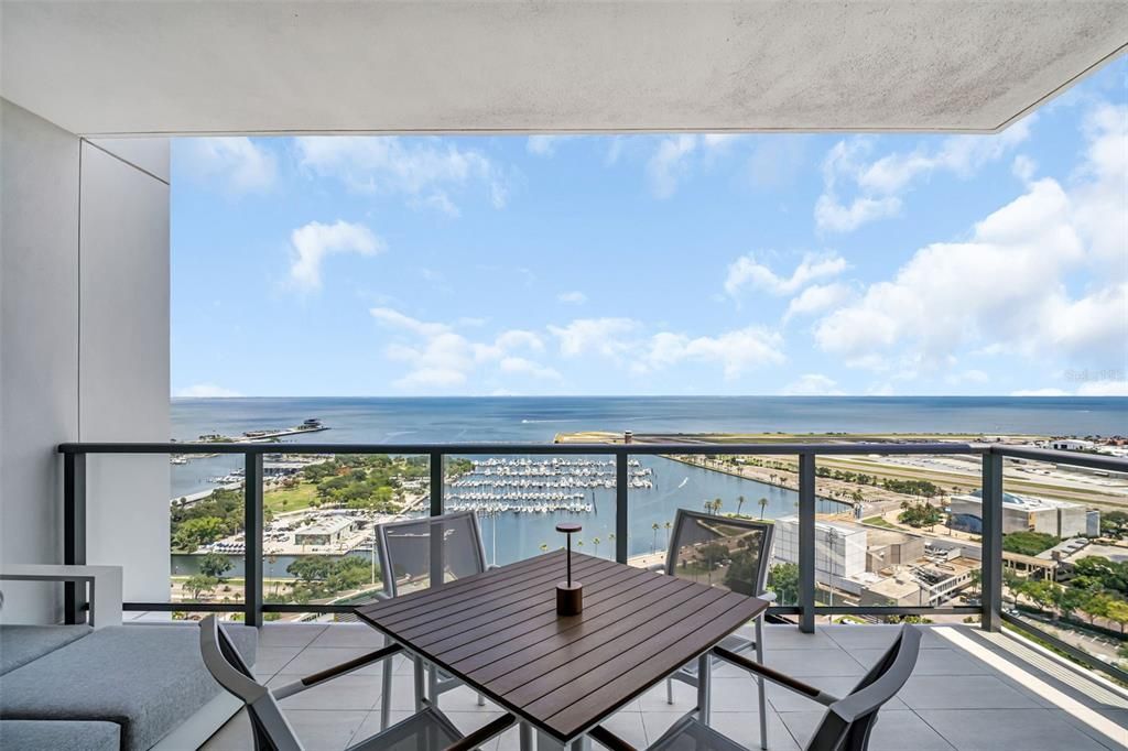 For Sale: $3,250,000 (3 beds, 4 baths, 2712 Square Feet)
