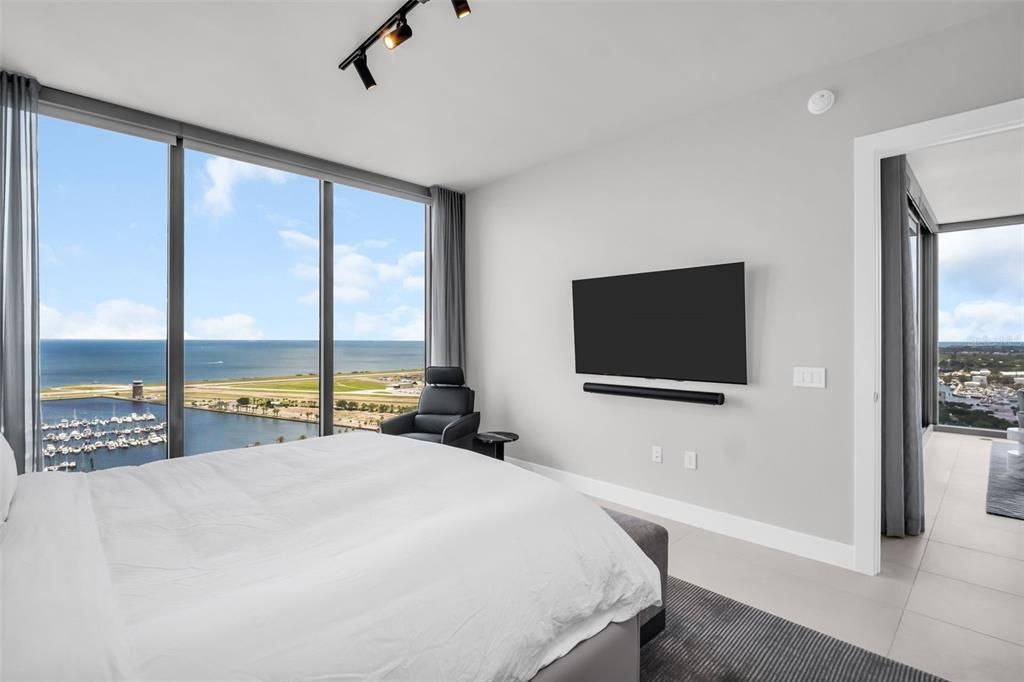 For Sale: $3,250,000 (3 beds, 4 baths, 2712 Square Feet)
