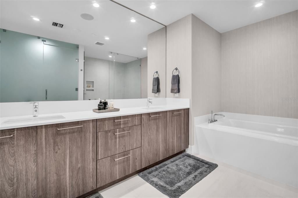 For Sale: $3,250,000 (3 beds, 4 baths, 2712 Square Feet)