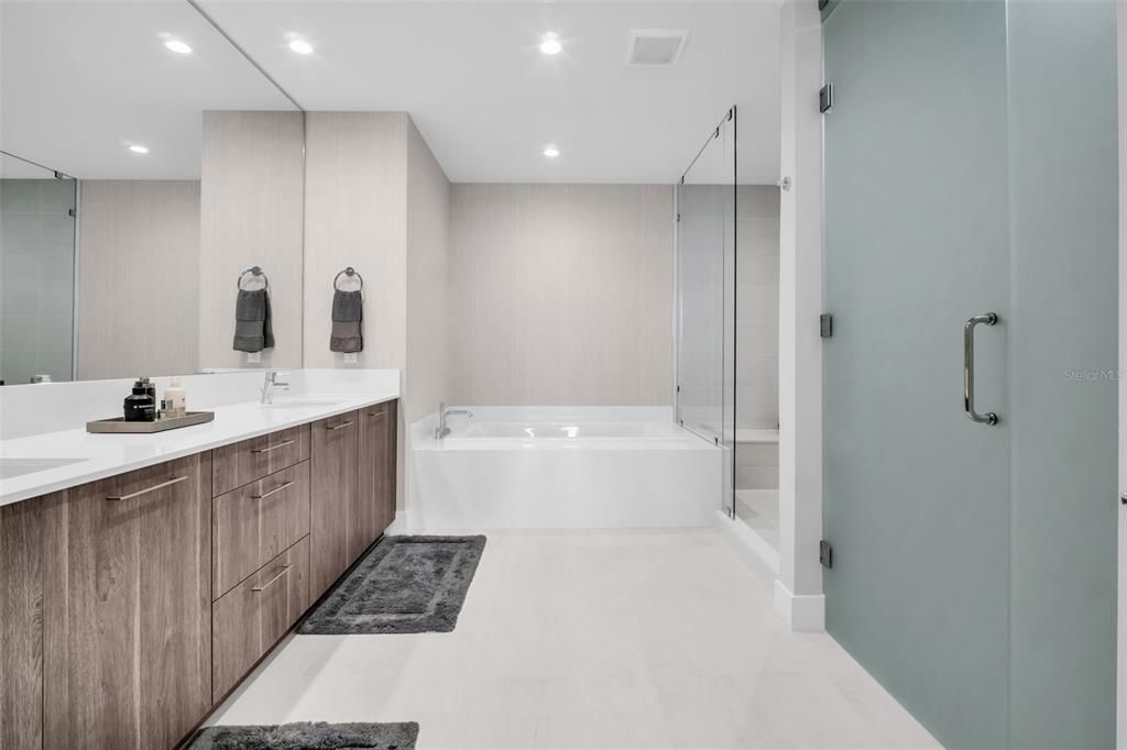 For Sale: $3,250,000 (3 beds, 4 baths, 2712 Square Feet)