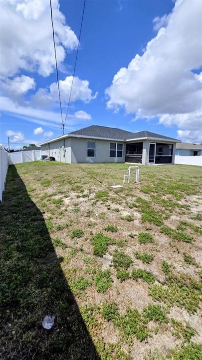 For Rent: $2,200 (3 beds, 2 baths, 1462 Square Feet)
