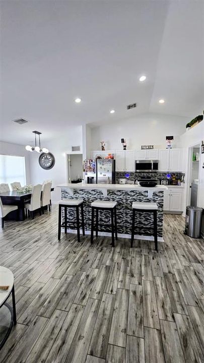 For Rent: $2,200 (3 beds, 2 baths, 1462 Square Feet)