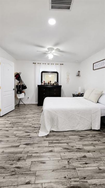 For Rent: $2,200 (3 beds, 2 baths, 1462 Square Feet)
