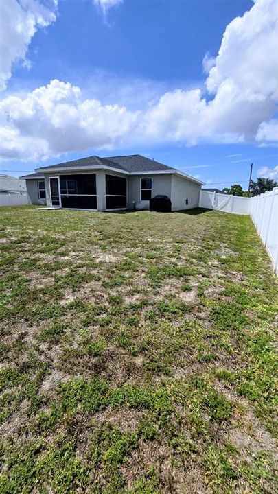 For Rent: $2,200 (3 beds, 2 baths, 1462 Square Feet)