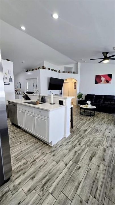 For Rent: $2,200 (3 beds, 2 baths, 1462 Square Feet)
