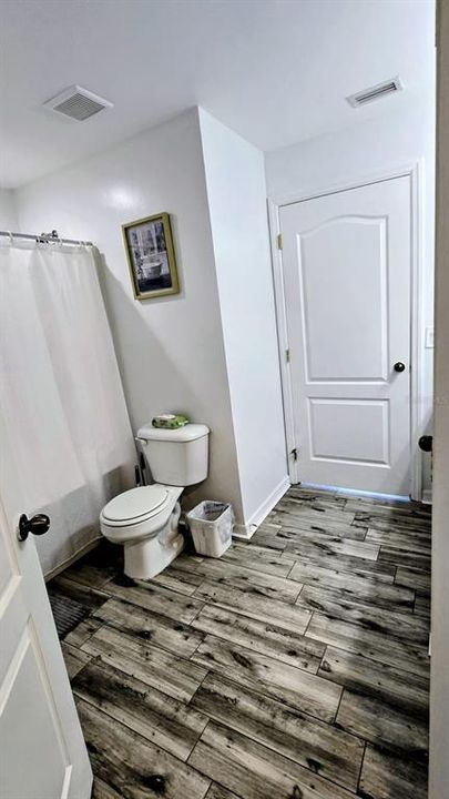 For Rent: $2,200 (3 beds, 2 baths, 1462 Square Feet)