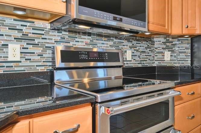 На продажу: $499,999 (3 спален, 2 ванн, 2144 Квадратных фут)