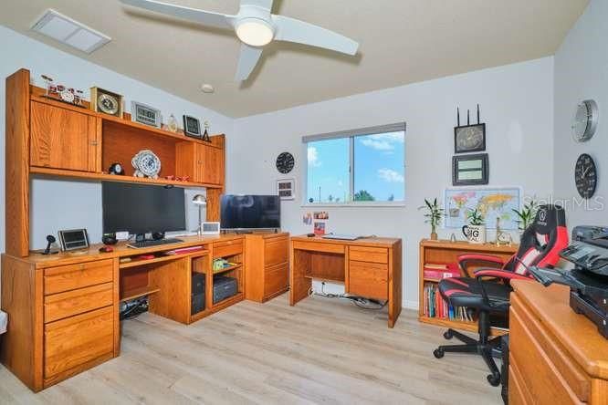 На продажу: $499,999 (3 спален, 2 ванн, 2144 Квадратных фут)