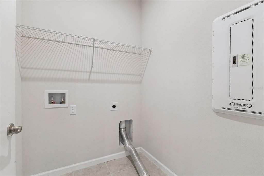 For Sale: $384,900 (4 beds, 2 baths, 1996 Square Feet)
