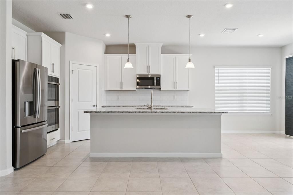 For Sale: $384,900 (4 beds, 2 baths, 1996 Square Feet)