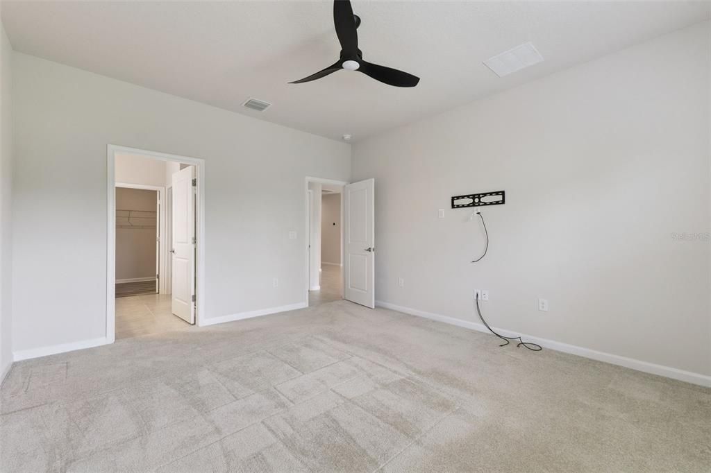 For Sale: $384,900 (4 beds, 2 baths, 1996 Square Feet)