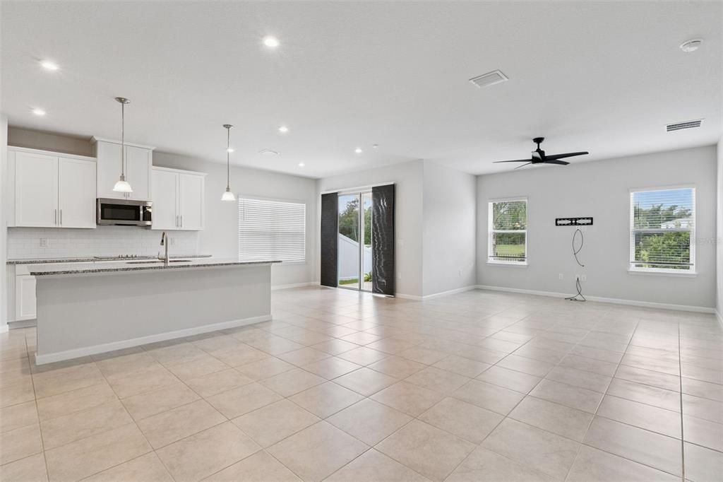 For Sale: $384,900 (4 beds, 2 baths, 1996 Square Feet)