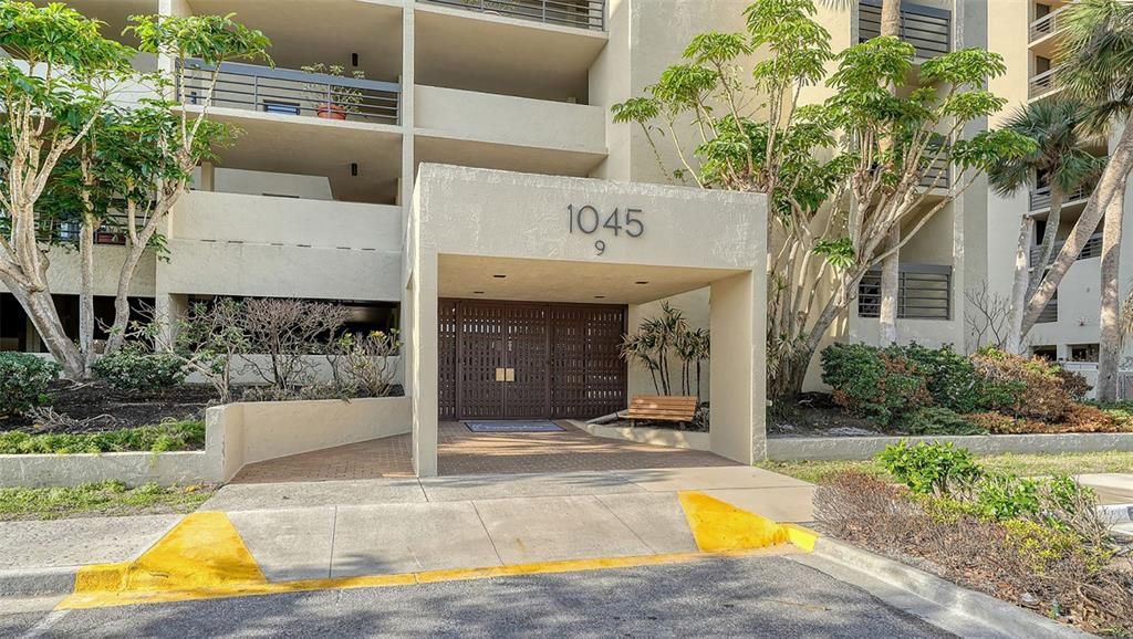 Active With Contract: $950,000 (2 beds, 2 baths, 1172 Square Feet)