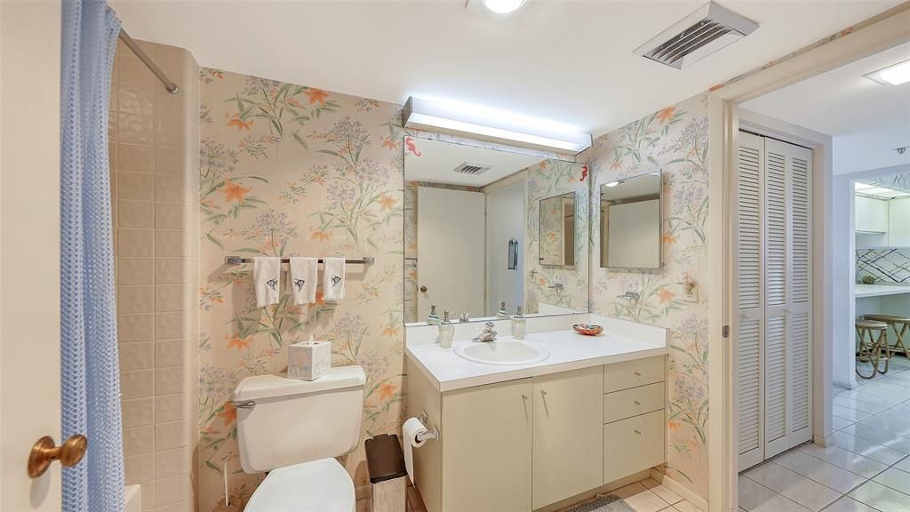 Active With Contract: $950,000 (2 beds, 2 baths, 1172 Square Feet)
