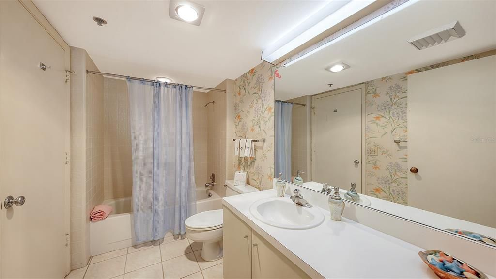 Active With Contract: $950,000 (2 beds, 2 baths, 1172 Square Feet)