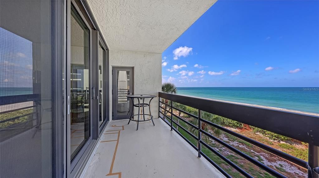 Active With Contract: $950,000 (2 beds, 2 baths, 1172 Square Feet)