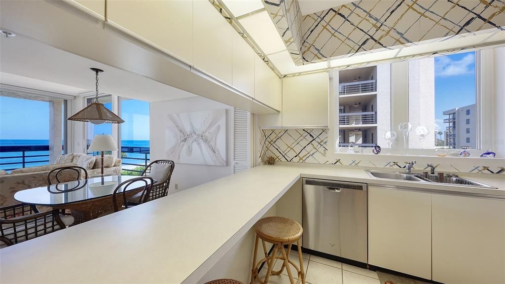 Active With Contract: $950,000 (2 beds, 2 baths, 1172 Square Feet)