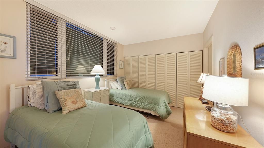 Active With Contract: $950,000 (2 beds, 2 baths, 1172 Square Feet)