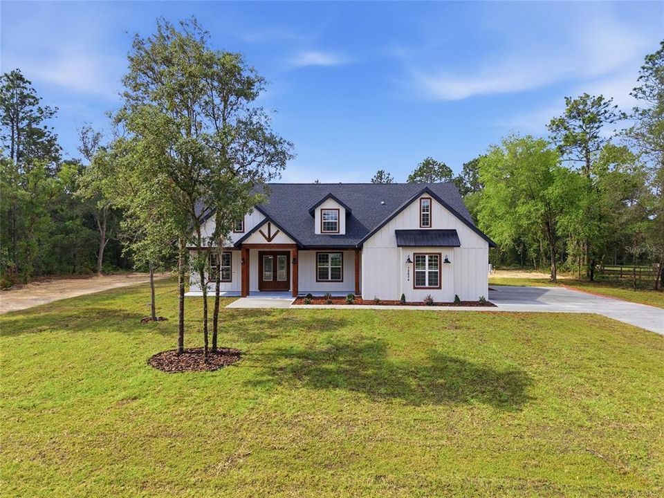 For Sale: $599,999 (4 beds, 3 baths, 2307 Square Feet)