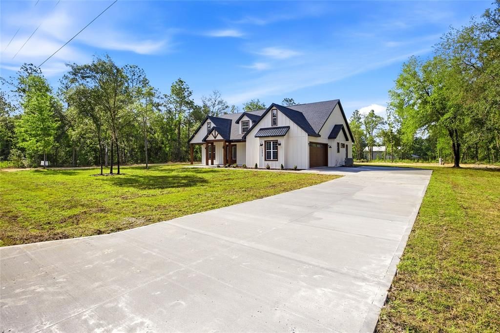 For Sale: $599,999 (4 beds, 3 baths, 2307 Square Feet)