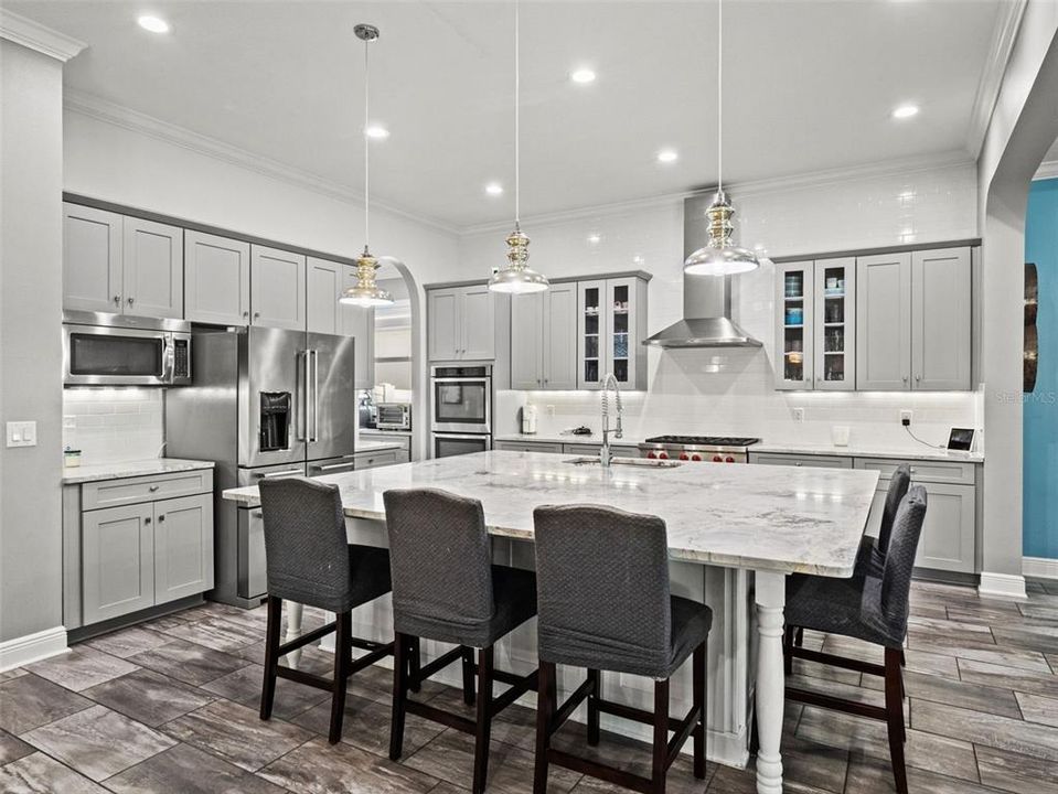 For Sale: $1,099,998 (6 beds, 4 baths, 5533 Square Feet)