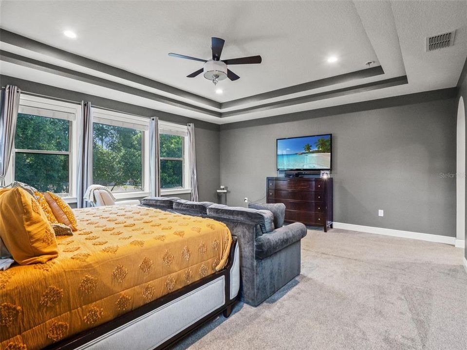 For Sale: $1,099,998 (6 beds, 4 baths, 5533 Square Feet)