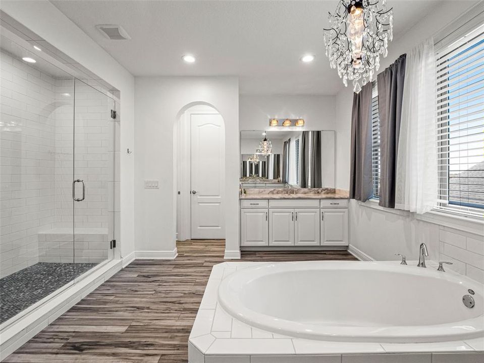 For Sale: $1,099,998 (6 beds, 4 baths, 5533 Square Feet)
