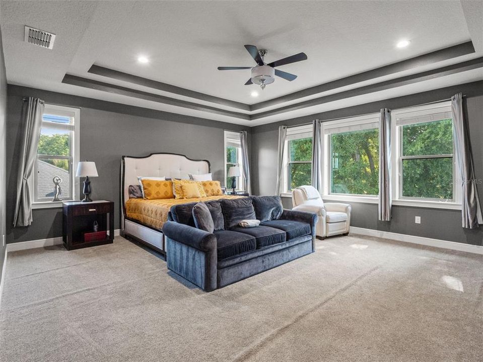 For Sale: $1,099,998 (6 beds, 4 baths, 5533 Square Feet)