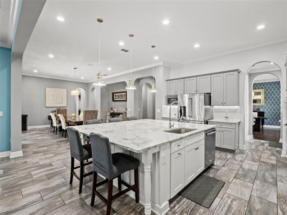 For Sale: $1,099,998 (6 beds, 4 baths, 5533 Square Feet)
